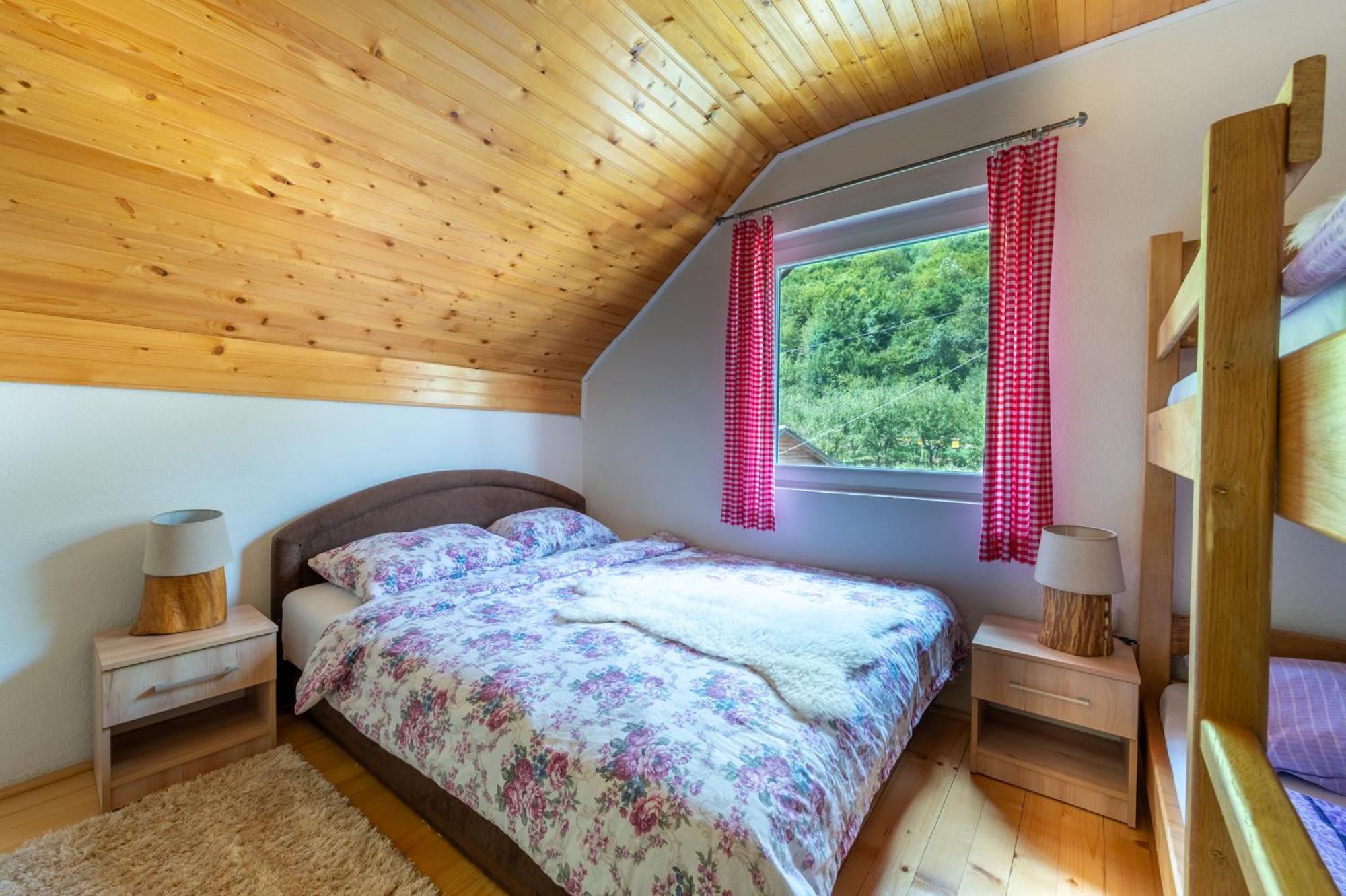 Domacinstvo Na Kraju Svijeta Guest House Sipovo Ngoại thất bức ảnh