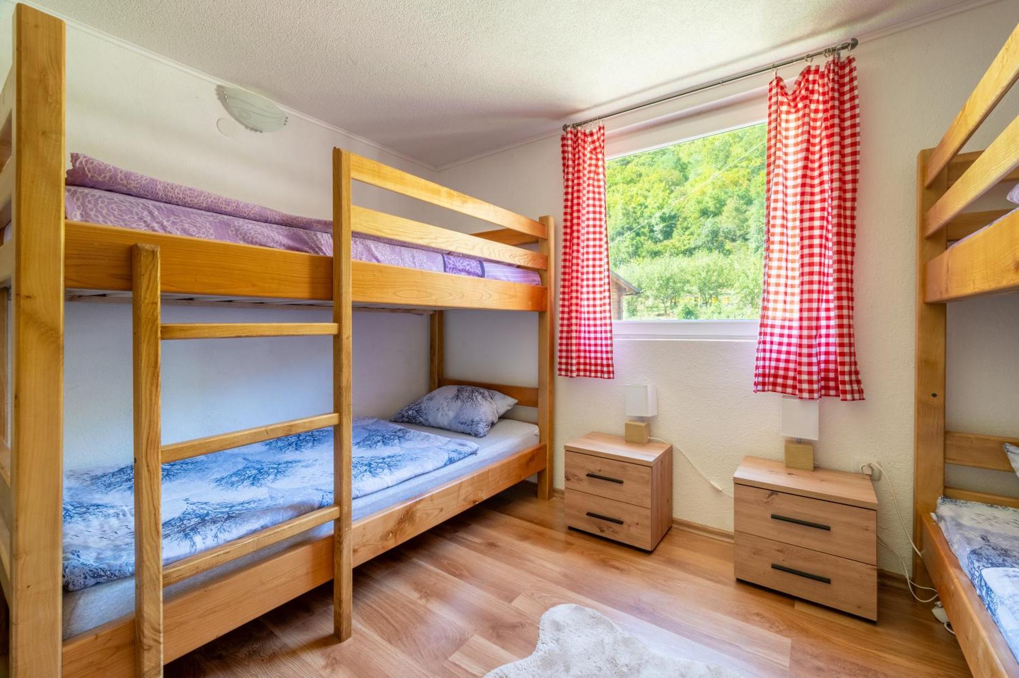 Domacinstvo Na Kraju Svijeta Guest House Sipovo Ngoại thất bức ảnh