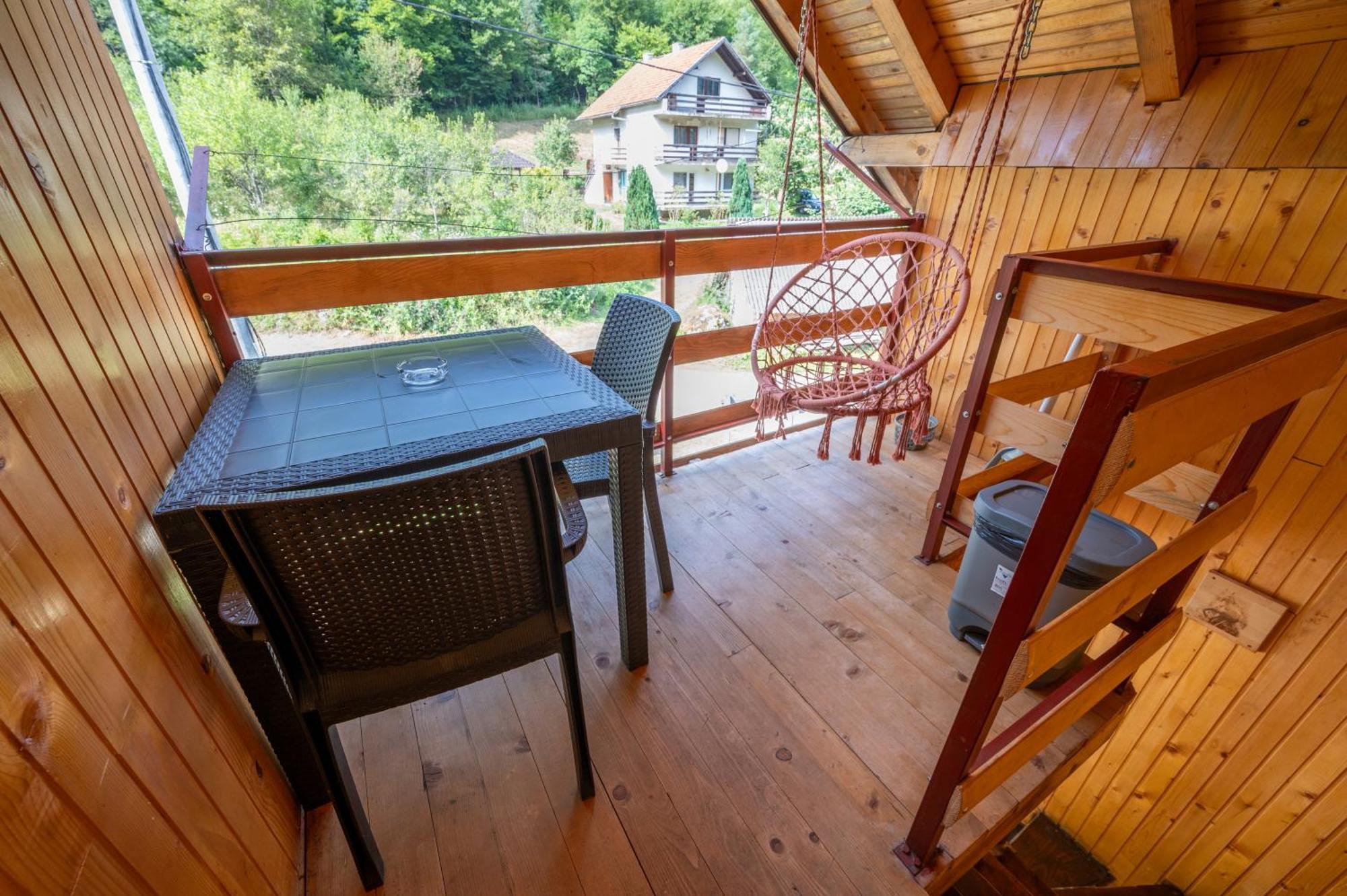 Domacinstvo Na Kraju Svijeta Guest House Sipovo Ngoại thất bức ảnh