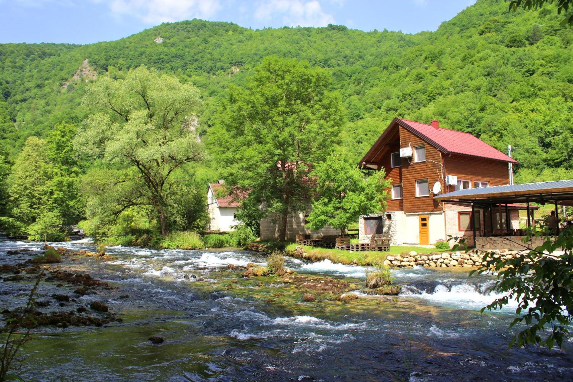 Domacinstvo Na Kraju Svijeta Guest House Sipovo Ngoại thất bức ảnh