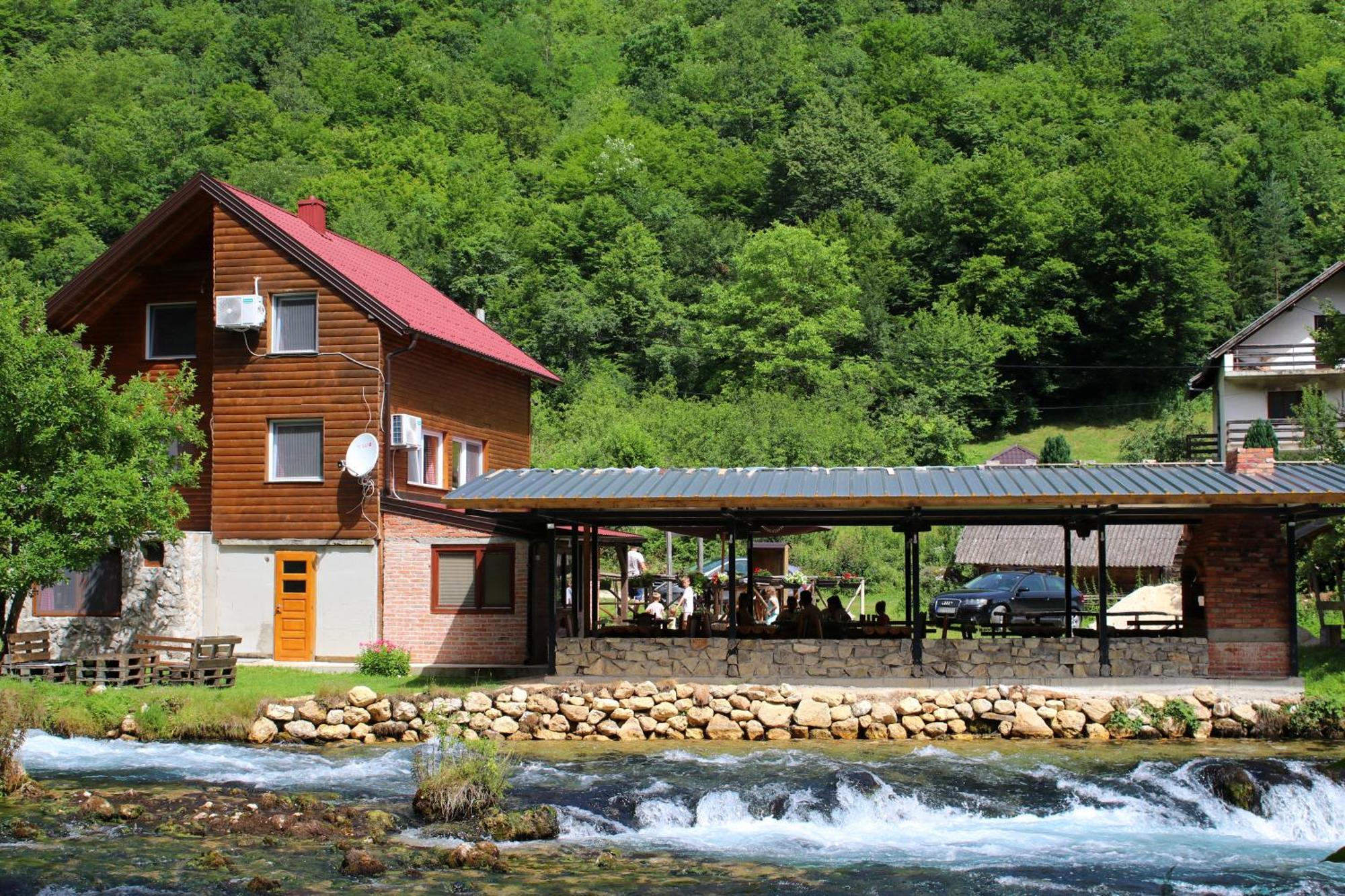 Domacinstvo Na Kraju Svijeta Guest House Sipovo Ngoại thất bức ảnh