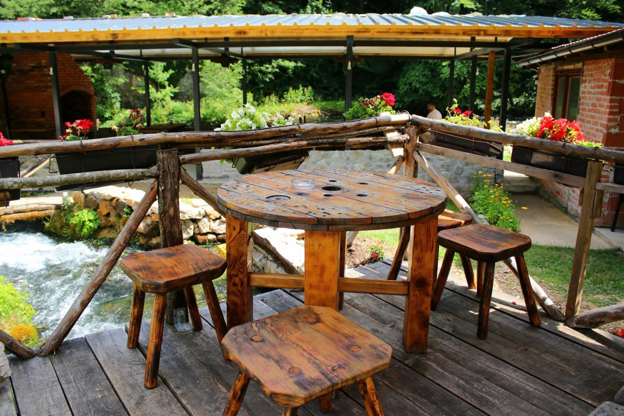 Domacinstvo Na Kraju Svijeta Guest House Sipovo Ngoại thất bức ảnh