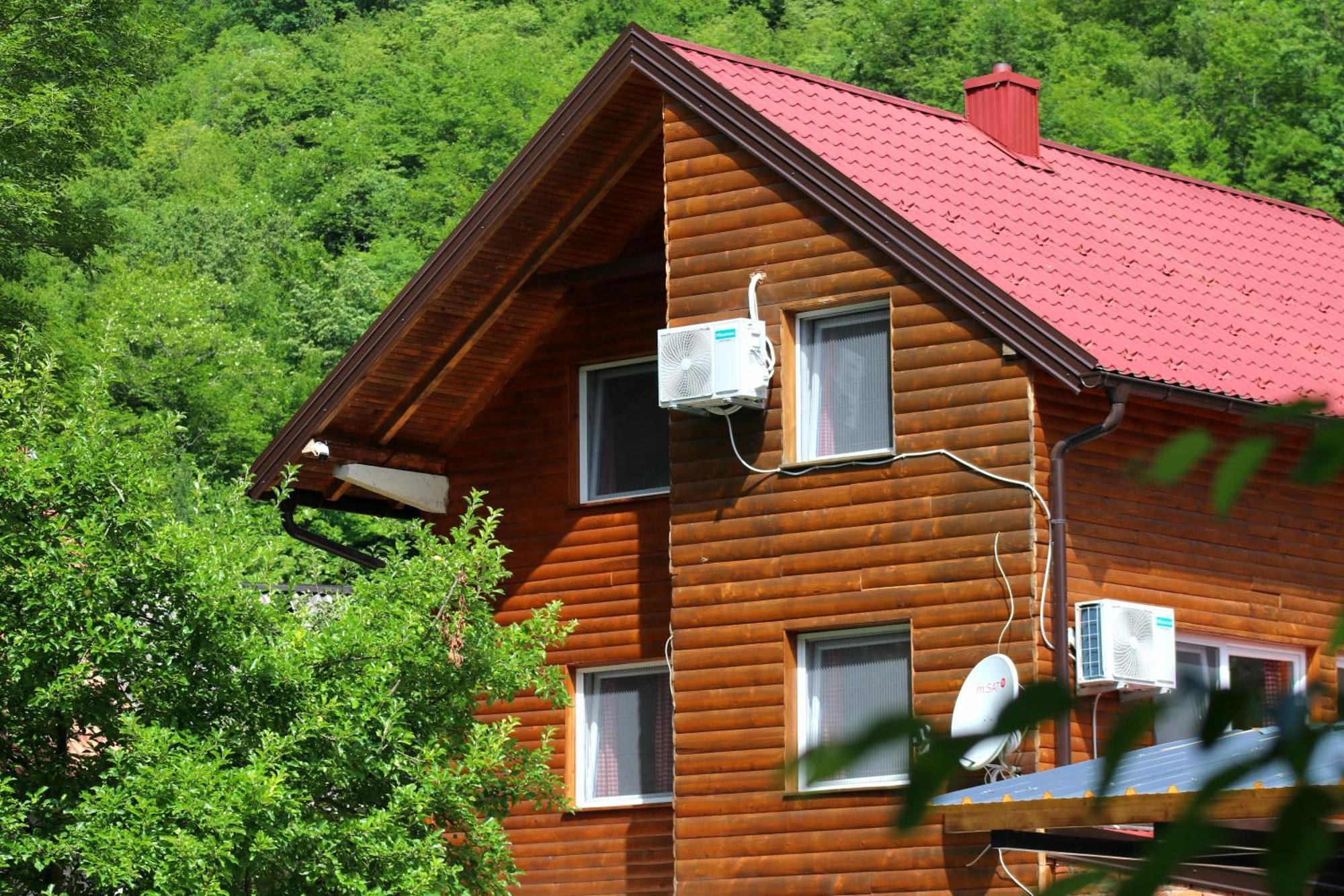 Domacinstvo Na Kraju Svijeta Guest House Sipovo Ngoại thất bức ảnh