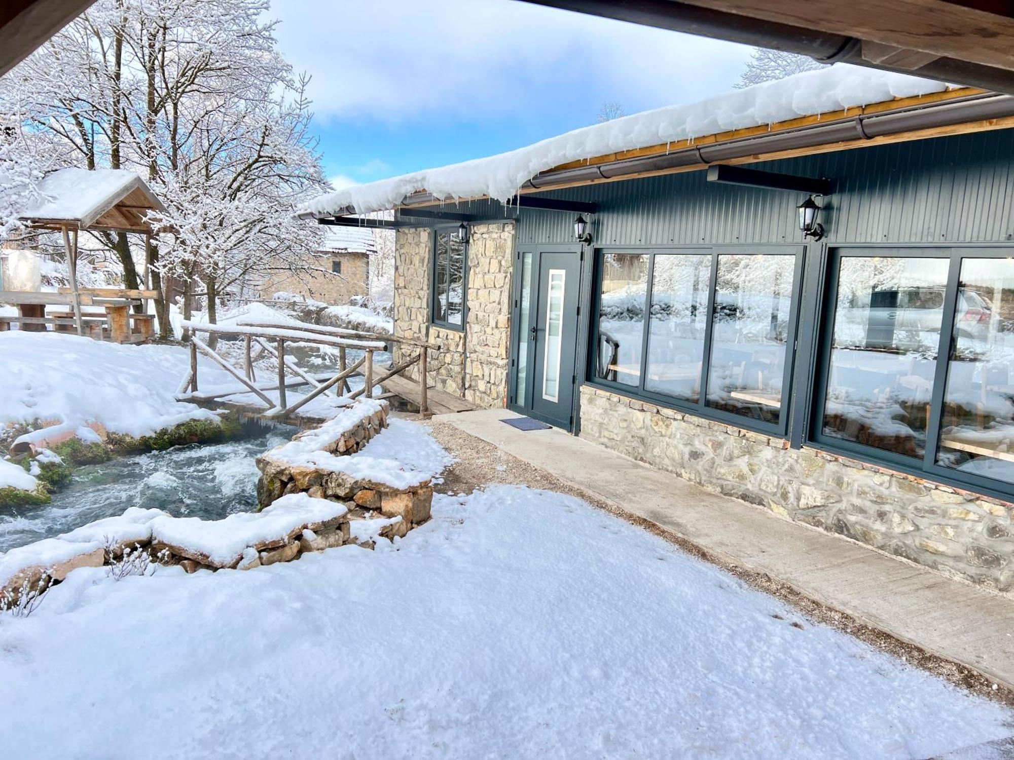 Domacinstvo Na Kraju Svijeta Guest House Sipovo Ngoại thất bức ảnh