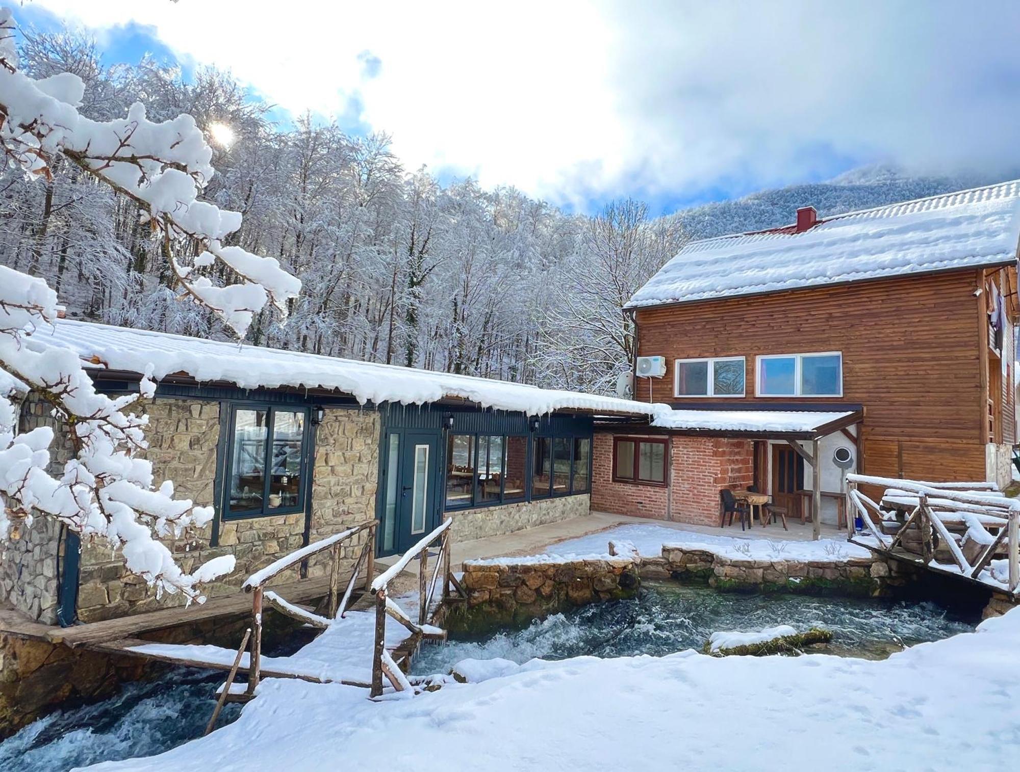 Domacinstvo Na Kraju Svijeta Guest House Sipovo Ngoại thất bức ảnh
